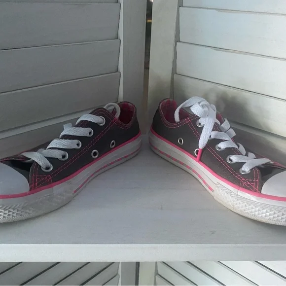 Little Kids Size 11 Converse Sneakers - Grey/Pink - Picture 5 of 8